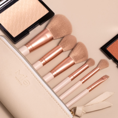 To MIA Everyday Brush Set ανοιχτό να φαόνονται όλα τα πινέλα.