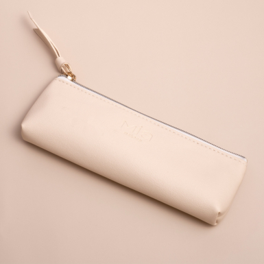 Tο τσαντάκι από το MIA Everyday Brush Set.