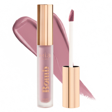Το κραγιόν MIA Matte 'N Bomb Liquid Lipstick 01-Sugar Honey μπροστά από μία πινελιά του χρώματος του.