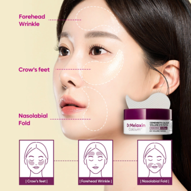 Μία ασιάτισα έχει βάλει Dr. Melaxin Cemenrete Calcium Volume Eye Patch και έχει πληροφορίες δίπλα.