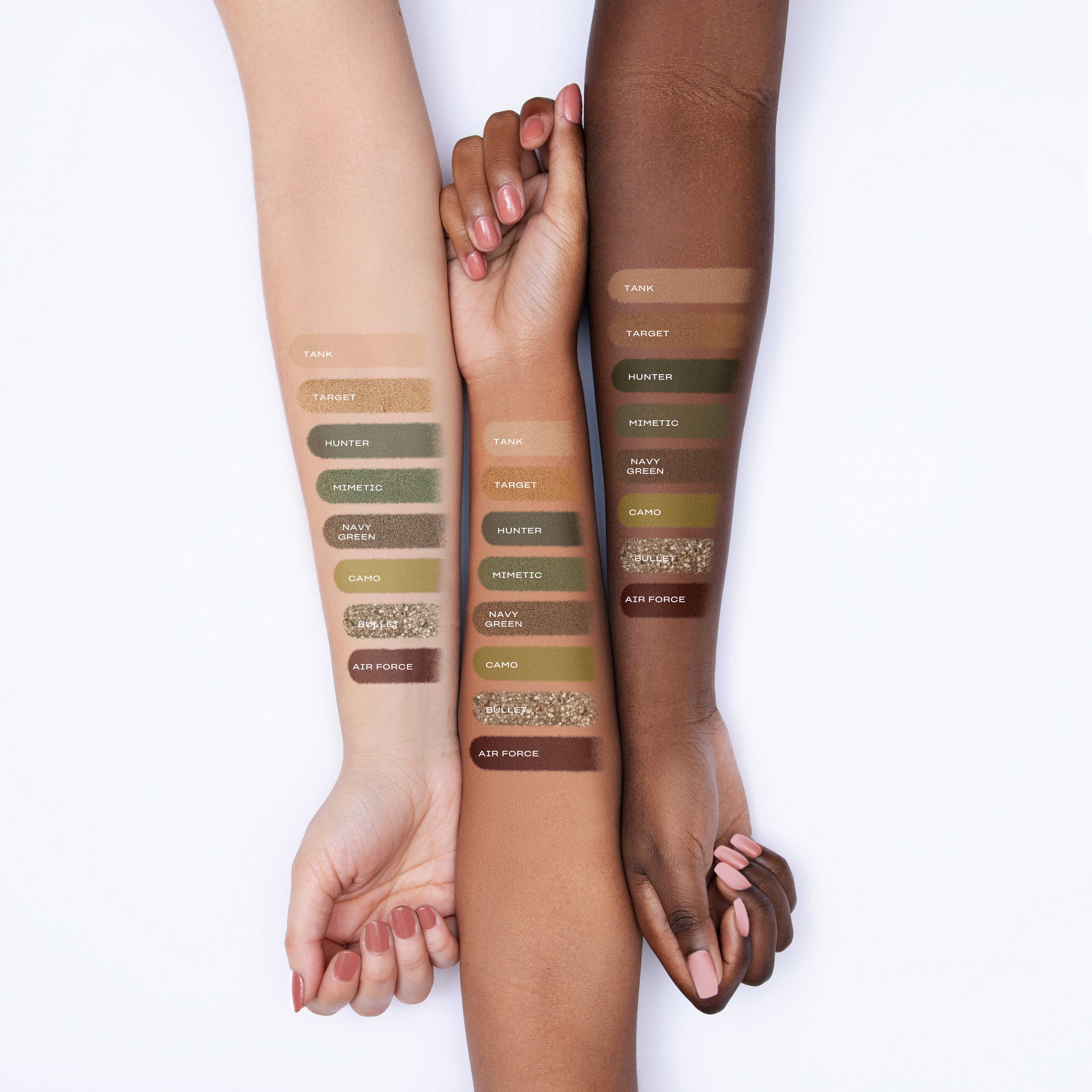 Όλες οι αποχρώσεις της MIA Eye Palette Army Green, πάνω σε 3 χέρια με διαφορετικό χρώμα δέρματος.