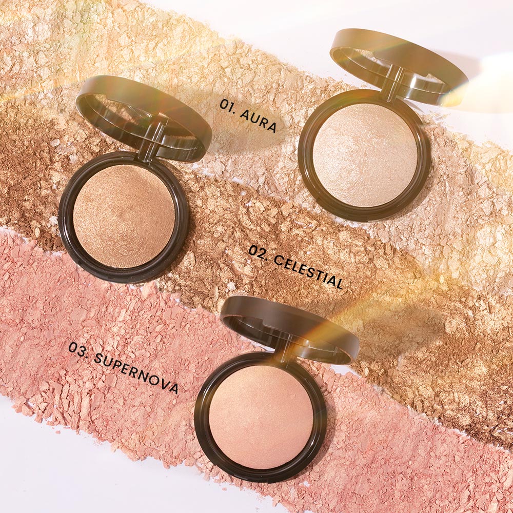 3 συσκευασίες MIA Highlighter Sun Glaze, ανοιχτές, πάνω στα υλικά τους, με τις 3 αποχρώσεις.